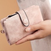Resim 1 Adet CARRKEN Kadınlar için Vintage Mat Pembe Cüzdan - Çıtçıtlı Kapatma, Fermuarlı Cepli ve Bilek Kayışlı Üç Katlı Tasarım - Günlük Kullanım veya Ona Hediye, Şık Aksesuar | Dayanıklı Dikişli, Sevimli Cüzdan 