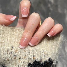 Resim 10 adet Şık Fransız Kısa Kare Basınçlı Tırnaklar - Parlak Pembe ve Beyaz İki Tonlu Tasarım, Uygulaması Kolay, Günlük Zarafet için Mükemmel, Şık Manikür | Fransız Tarzı Tırnaklar | Kolay Uygulama, Sevimli Tırnaklar 