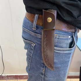 Resim Ağır Hizmet Bıçak Kılıfı - Kalınlaştırılmış Dayanıklı PU Malzeme ve Gül Desenli, Avcılık, Kamp, Barbekü, Açık Hava Aktiviteleri için Bıçak Tutucu - Bıçaklarla, Kamp Malzemeleri ile Uyumlu, Kabartmalı Tasarım, Sağlam Yapı, Doğa Tutkunları 