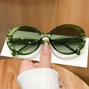 Resim Kadınlar için harika bir hediye olan bir çift oval Y2K retro moda gözlüğü. 