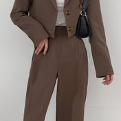 Resim Kadınlar için hafif, düz renkli, günlük kullanıma uygun iki parçalı takım - Düğme detaylı, uzun kollu blazer ve geniş paça pantolon, tüm mevsimler için şık ofis ve günlük kıyafetler, çok yönlü moda, modern moda, yapılandırılmış tasarım 