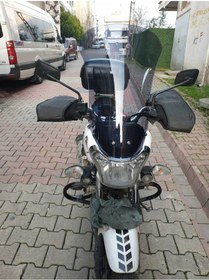 Resim Motocam Bajaj V15 Siperlik Ön Cam 2017 2018 Model 57cm Açıkfüme Renkli 4mm Orta Boylu Cam 