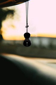 Resim mufamet Metal Keman Motifli Dikiz Aynası Süsü Oto Aksesuar Araba Süsü 