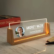 Resim Kişiselleştirilmiş Ahşap Tabanlı Akrilik Masa Adı Plakası, Glam Stil LED Işıklı Ofis Masası İşaret, Özelleştirilebilir Fotoğraf Masaüstü Dekoru, USB Güçlü, Düşük Voltaj ≤36V, Ofis Hediyesi 