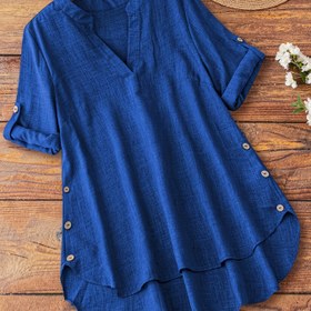 Resim Kadınların Büyük Beden V Yaka Bluzu, Volanlı Kollu ve Düğme Detaylı - Tatil veya Rahat Gezintiler için Şık Polyester Gömlek, Tüm Mevsimler İçin | Düz Renk Üst | Dikişli Fit Şir 