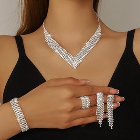 Resim 4 parça düğün takı seti: ışıltılı taşlı püskül küpeler, şık kolye, bileklik ve yüzük - düğünler, davetler ve partiler için mükemmel 