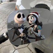 Resim Disney Lisanslı Vinil Araba Stickerı (Kafatası Jack & Sally Teması) - Dayanıklı, hava koşullarına dayanıklı yakıt kapağı ve tampon stikeri, karikatür tasarımı, arabalar, kamyonlar, motosikletler, duvarlar ve dizüstü bilgisayarlar için uygun - Kalıntısız kolay uygulama 