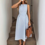 Resim Kadınların Ruched Beli ile Çizgili Kısa Elbise - Rahat Yuvarlak Yaka, Beyaz ve Mavi Dikey Çizgiler, Bahar/Yaz için Mükemmel, Rahat Yaz Elbisesi | Ruched Bel Elbise | Polyester Kumaş 