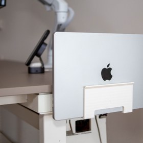 Resim Universal MacBook Pro Masa Sabitleme Aparatı 
