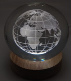 Resim Skygo Dekoratif Dünya Tasarımlı Ahşap altlıklı Işıklı Cam Küre Cam:6cm Ahşap:2cm 