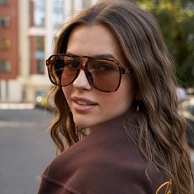 Resim Kadınlar için hafif plastik gözlükler, polikarbonik lenslerle, her gün moda ve kıyafet aksesuarı için mükemmel olan şık retro kahverengi çiçekli çerçeve moda gözlükleri 