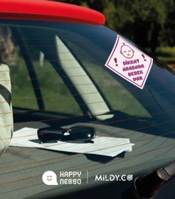 Resim HAPPY NESSO "DİKKAT ARABADA BEBEK VAR" - EMZİKLİ, PEMBE Sticker | 10x10 cm Uyarı Etiketi Araba Cam Stickerı 