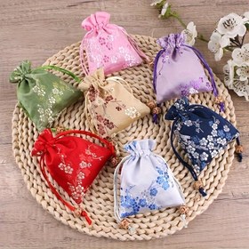 Resim 5 adet Çiçek Nakışlı Tradisyonel Çin Bağcıklı Hediye Çantaları - Düğün, Festival Süslemeleri ve Hediye Paketleme için İdeal, Yumuşak ve Pürüzsüz, Düğün Hediye Çantaları|Çiçek Nakışlı Çantalar|Pürüzsüz Dokulu Çantalar, Düğünler için Hediye Çantaları 