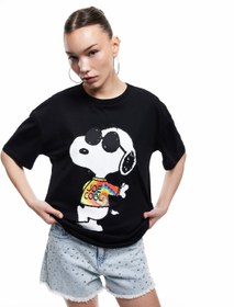 Resim Snoopy Baskılı Kısa Kollu Bisiklet Yaka Lisanslı Tişört 
