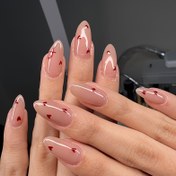 Resim 1 Set Nude Almond Shaped Press-On Nails ile Parlak Kırmızı Kalp Tasarımı, Moda ve Çok Yönlü, Orta Uzunluk, Şık ve Beyaz Artırıcı Bir Görünüm İçin Mükemmel, Avrupa ve Amerika Tarzı Tırnak Sanatı 