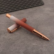 Resim 1 adet Metal Fountain Pen ile Gradient Renk - İş, Ofis, Okul ve Çalışma için Şık Yazma Aracı - Dayanıklı Metal Gövde, Tıkla-Çık Kapak, Orta Nokta - Profesyonel ve Akademik Kullanım için İdeal, İş Yazma Aracı | Şık Metal Kalem | Dayanıklı Metal Gövde 