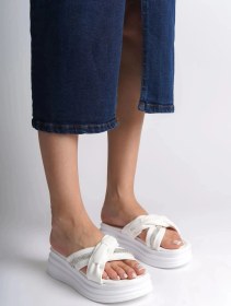 Resim Clara Düz Topuklu Kurdele Desenli Taşlı Kalın Ve Ortopedik Taban Kadın Terlik Cbt - Beyaz Beyaz 