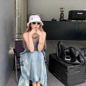 Resim Kadınlar için Yazlık Şık Gradyan Kot Maksi Elbise - Kolsuz, Esnemez Polyester, Zarif Omuz Açık Tasarım, Rahat Düz Kesim, Açık Mavi'den Koyu Maviye Ombre, Makinede Yıkanabilir, Rahat Kalıp Elbise | Çağdaş Şık | Esneksiz Kumaş, Kot Elbise 
