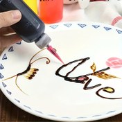 Resim Kek süsleme, pastacılık ve boyama araçları için 7 nozullu plastik sıkma şişe seti. Gıda temasına uygun - koruma 