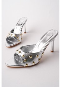 Resim Muggo Helena Kadın Zımbalı Sivri Burun Metal Detaylı Stiletto Topuklu Terlik Gümüş 