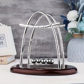 Resim Newton'un Kulağı Dengeli Toplar Pendulum - Ev ve Ofis Dekoru için Eğitici Kinetik Enerji Göstericisi, Şarj Edilmemiş Plastik Yapım, Pil Gerektirmez, Fizik Örgüsü 