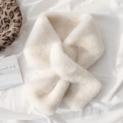 Resim Zarif Sahte Kürk Yaka Eşarp - Yumuşak, Cilt Dostu & Sonbahar/Kış için Sıcak | Kadınlar için Çok Yönlü Peluş Çapraz Tasarım 