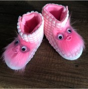 Resim Pomidik Oynayan Gözlü Pembe Çocuk Panduf 
