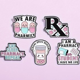 Resim 1/2/3/5 adet Karikatür İlaç Broşü Yaratıcı Renkli İlaç Harf Yaması Unisex Alaşım Yaması Giyim Aksesuarı 