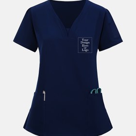 Resim Özelleştirilebilir V-Yaka Kısa Kollu Cepli Scrub Üstü - Kişiselleştirilmiş Metin ve Logo, Lacivert, Kadınlar için Rahat Tıbbi Üniforma, Makinede Yıkanabilir 