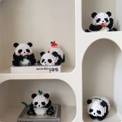 Resim 1366 Parça Sevimli Panda Yapı Blokları Seti - Renkli 3D Yapboz, Ev ve Ofis Dekoru İçin Mükemmel, Yaratıcı Parti Oyunu, Panda Hediyesi 
