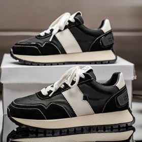 Resim Erkekler için Şık Siyah ve Beyaz Düşük Tabanlı Yürüyüş Sneaker'ları - Kauçuk Tabanlı, Rahat ve Günlük Sneaker'lar, Dış Mekan Aktiviteleri, Yürüyüş Ayakkabıları | Şık Sneaker'lar | Dayanıklı Ayakkabılar 