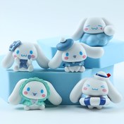 Resim Sanrio Büyük Kulaklı Köpek PVC Sürpriz Kutu Koleksiyon Figür Heykeli - Sanrio tavşan karakterinin çeşitli kıyafetleriyle, araç gösterge paneli, masaüstü dekorasyonu ve iç/dış mekan süslemesi için uygun. Parlak bitiş tasarımı ile Cadılar Bayramı, Noel veya Sevgililer Günü için mükemmel hediye 