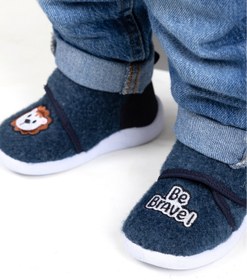 Resim kids A more Lionel Aslan Figürü Nakışlı Erkek Çocuk Keçe Panduf Lacivert 