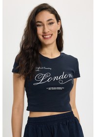 Resim Tudors Kadın Slim Fit Dar Kesim Pamuk Bisiklet Yaka Kısa Kollu Baskılı Lacivert Crop Tişört-50534 L 