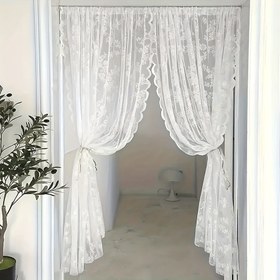 Resim Dalgalı Kenarlı Beyaz Dantel Kapı Perdesi, Ev ve Dış Mekan Kullanımı İçin Yarı Şeffaf Polyester Çubuk Cebi Perde, Çiçek Deseni ile Vintage Tarzı, Yarı Şeffaf Perdeler | Vintage Perde Tasarımı | Nakışlı Detaylandırma 