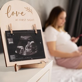 Resim 1 adet Yaratıcı Ahşap Ultrasonik Fotoğraf Çerçevesi, Güzel Çift Taraflı Logolu, Hamilelik Duyurusu, Bakıcı Dekorasyonu, Yeni Yıl Hediyesi, Oda Dekoru, Yeni Anneler için Uygun 