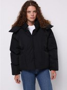 Resim Colins Regular Fit Kapüşonlu Fermuarlı Astarlı Çıkarılabilir Kapüşonlu Kadın Siyah Mont Cl1076422 Q1.v1 Blk Siyah 