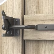 Resim Ahşap Çitler, Kulübeler ve Ahır Kapıları için Otomatik Yerçekimi Çubuğu ile Ağır Hizmet Tipi Siyah Metal Kendinden Kilitli Kapı Kolu - Kolay Kurulum, Güvenli Kilitlenme, Endüstriyel Donanım, Dış Mekan Çit Kapı Kolu 