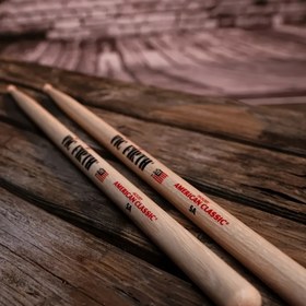 Resim 5A Profesyonel Maple Davul Çubuğu - Premium Maple Ahşap ve Çelik Çerçeve, 10cm (3.94 İnç) Uzunluk, 6.35g (22.73oz) Ağırlık, Ergonomik Tutuş 5A Yetişkin Raf Davulları, Jazz ve Çağdaş Müzik, Davul Aksesuarları, Davul Çalma, Şık Tasarım, Dayanıklı Yapı 