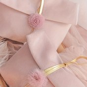 Resim 1 adet Zarif Pembe Peluş Hediye Çantası Altın Kurdele ve Kabarık Pom-Pom ile - Yumuşak Kumaş Düğün Parti Mücevher Organizatörü, Elde Yıkanabilir Dekoratif Aksesuar Depolama Gelin Duşları, Etkinlikler, Hediye Çantaları, Düğün Hediyeleri, Etkinlik Favor Çantaları, Sophisticated Tasarım, Elde Yıkanabilir Kumaş, Elde Yıkanabilir Çanta, Gelin Partisi, Elde Yıkanabilir Çanta, Gelin Partisi, Gelin 