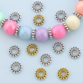 Resim 100 adet/50 adet Büyük Delikli Spacer Boncuklar, 8Mm Vintage Noktalı Yuvarlak Halka Serbest Spacer Boncuklar, Dişli Şekilli Düz Delikli Spacelar, Buruşuk Kenarlı Delikli Serbest Boncuklar, Dekoratif Boncuklar, Yuvarlak Nokta Kenarlı Düz Yuvarlak Boncuklar, Delikli Serbest Boncuklar, Takı Yapımı İçin Uygun, DIY Bileklik, Kolye, Ayakkabı, Küpeler, Saç Aksesuarları, Pendentler, Telefon Zincirleri, Anahtarlıklar, Giysi Aksesuarları ve Takı Bileşenleri Yapımı İçin Malzemeler. 