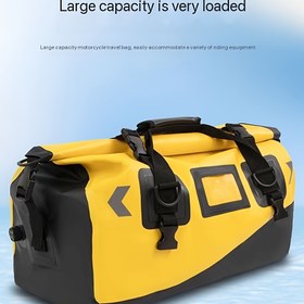Resim Su geçirmez çanta, uzun mesafeli sürüş için uygun, arka koltuk çantası, bagaj çantası veya motosikletler için kuyruk çantası olarak kullanılabilir. Bu su geçirmez seyahat çantası, sürüş, kano, tekne, kamp için idealdir. İki farklı boyutta, 46L ve 66L, ve iki farklı renk seçeneğiyle mevcuttur. 