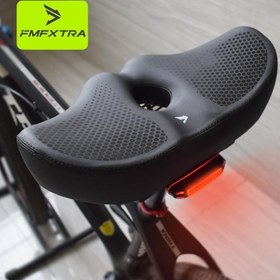 Resim 1'li Paket Kalınlaştırılmış Su Geçirmez Bisiklet Koltuk Minderi - Dağ ve Katlanır Bisikletler için Ergonomik Şok Emici, Yüksek Yoğunluklu PU ile Nefes Alabilir Delikler, Kolay Kurulum Evrensel Unisex Yetişkin Bisiklet Oturağı Uzun Yolculuklar & Günlük Kullanım İçin 
