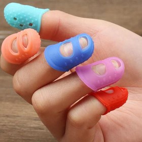 Resim 5 adet Çok Fonksiyonlu Silikon Parmaklık - Nefes Alabilir Oyma Tasarım, Dikiş, El Sanatları ve Pişirme için Ergonomik Uyum | Renkli Çeşitli Koruyucu Parmak Kılıfları (Dayanıklı, Kaymaz Tutuş) 