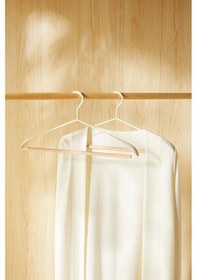 Resim Ocean Home Textile 2'li Ahşap Destekli Omuz Formlu Mat Beyaz Renk Metal Giysi Askısı 21.5 X 42 X 0.5 Cm Beyaz 