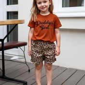 Resim 2 adet Kız Yazlık Kıyafet - Kahverengi Kısa Kollu T-Shirt ve Leopar Baskılı Şort Takımı, "Babamın Kızıyız" Mektup Baskısı, Makinede Yıkanabilir, Polyester - Günlük Giyim, Dış Mekan Aktiviteleri, Sevimli Kıyafet, Dış Mekan İçin İdeal 