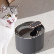 Resim Kediler için 3 litre kapasiteli, sessiz ve tamamen otomatik tasarımlı bir evcil hayvan su fonsu, kuruma önleme fonksiyonu ile, hem kediler hem de küçük köpekler için iç mekan kullanımı için uygun, pil gerektirmez. 