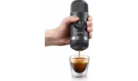 Resim Portatif Manuel Espresso Makinesi, Şık Gri Tasarım, Hızlı ve Kolay Kahve Keyfi 
