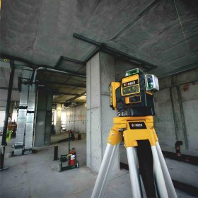 Resim Böhrer Yeşil Işık Profesyonel Çift Akülü , 12 Satır 360 Derece 4 Köşe Lazer Hizalama Makinesi 