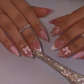 Resim 24 adet Şık Pembe ve Altın Almond-Shape Tırnak Sanatı Seti, 3D Kurdele Dekoru, Kısa Boy, Parlak Bitiş - Tırnak Dosyası ve Jel Cilası, Tırnak Sanatı Aksesuarları|Şık Tırnak Tasarımı|Parlak Bitişli Tırnaklar, Tırnak Cilası Sanatı 